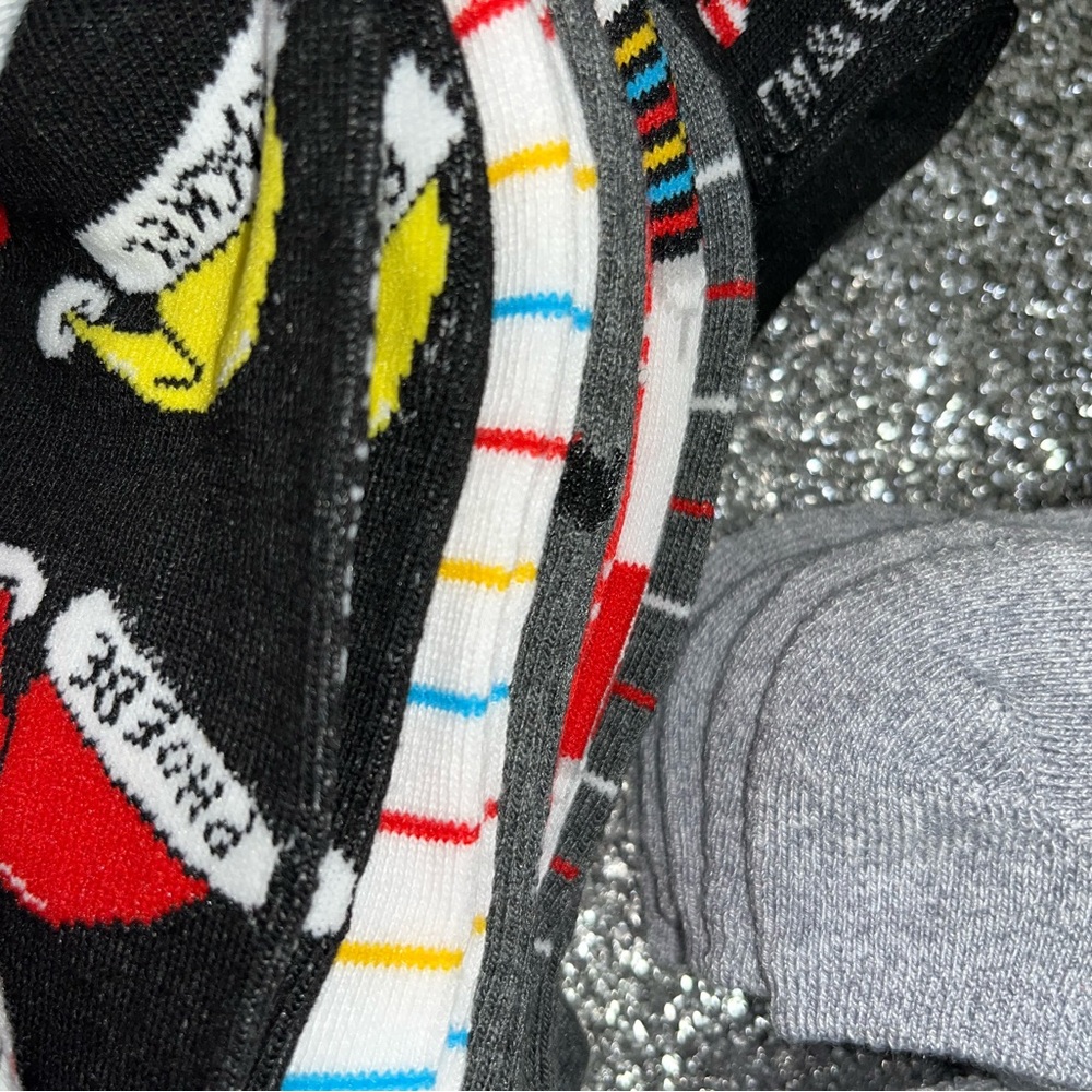 16 Pair of selection of Adidas / Friends socks bundle - Picture 6 of 13